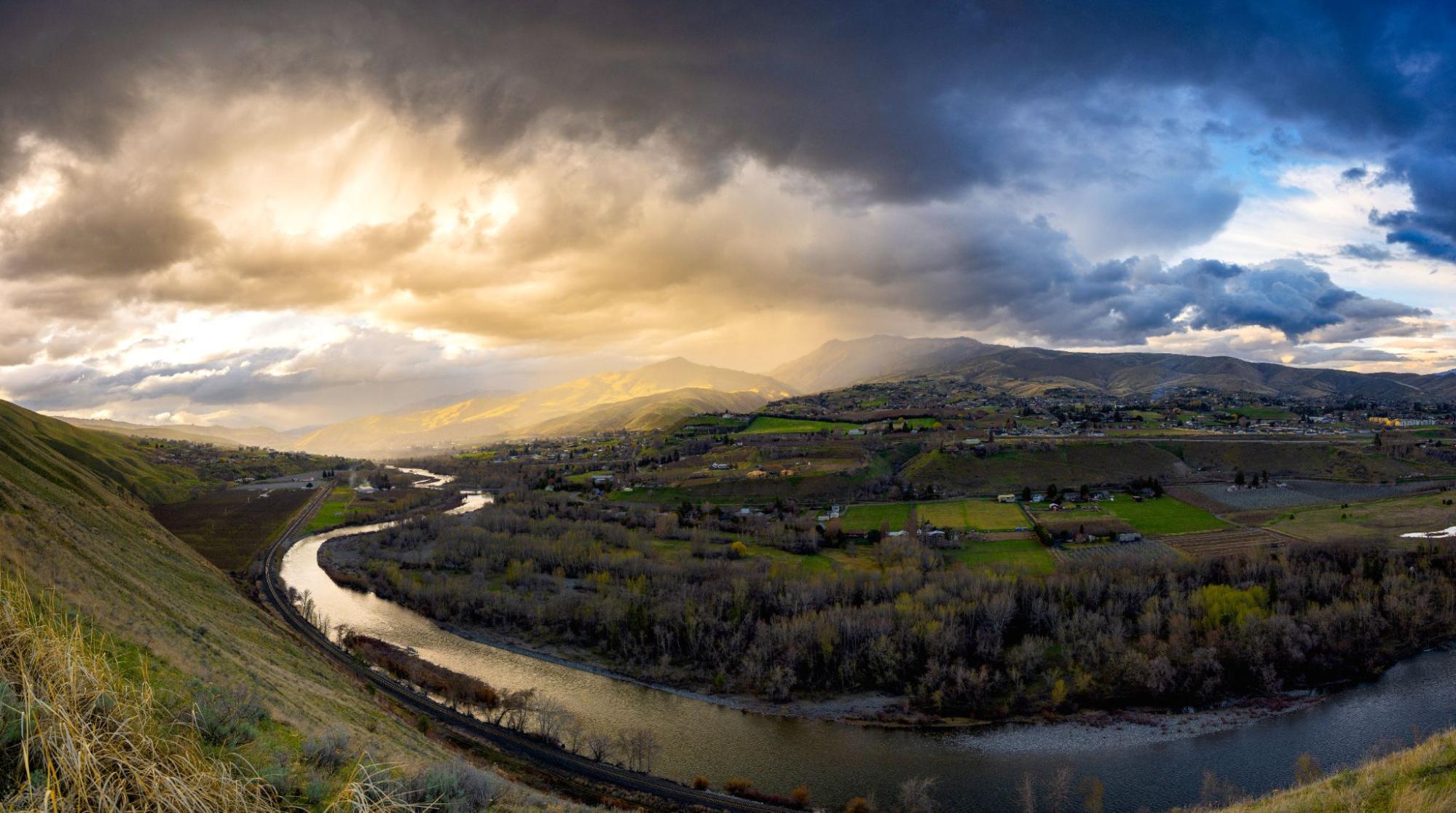 The Wenatchee, WA river valley and hills, where A&N Plumbing provides gas line repair.